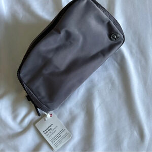 🆕💜 OG Lululemon Everywhere Belt Bag - Dusky Lavender / Black Granite